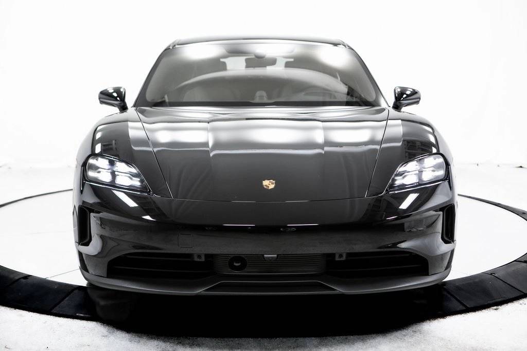 Thumbnail: 2025 Porsche Taycan - 10
