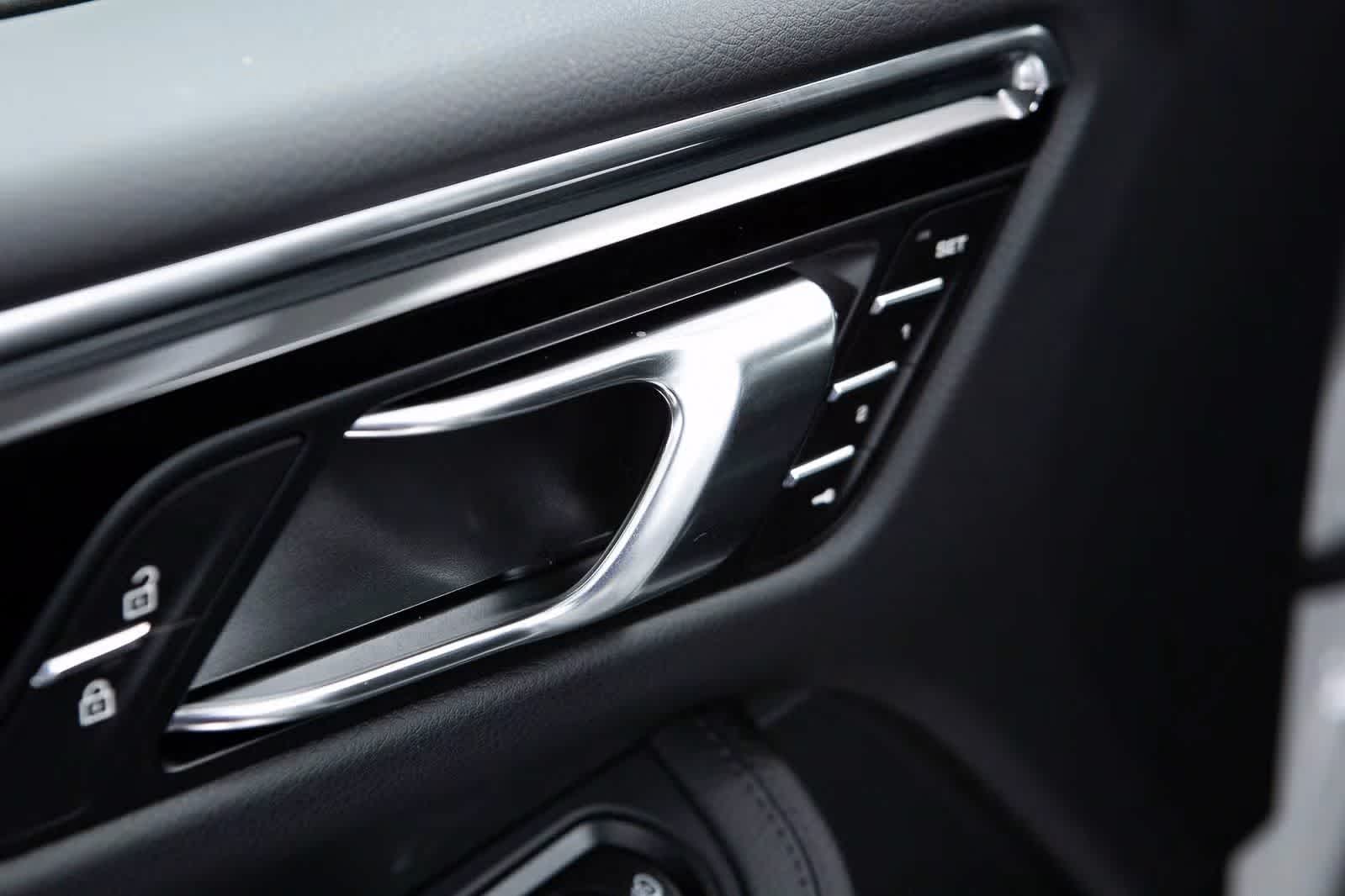 Thumbnail: 2026 Porsche Macan - 26