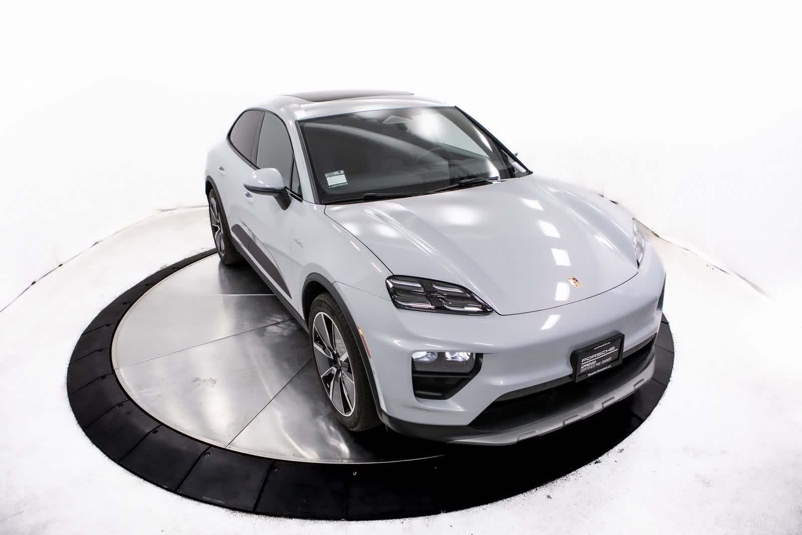 Thumbnail: 2025 Porsche Macan - 38