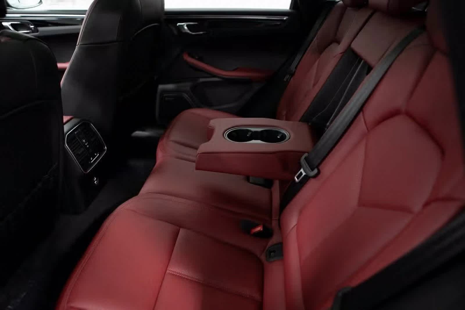 Thumbnail: 2025 Porsche Macan - 29