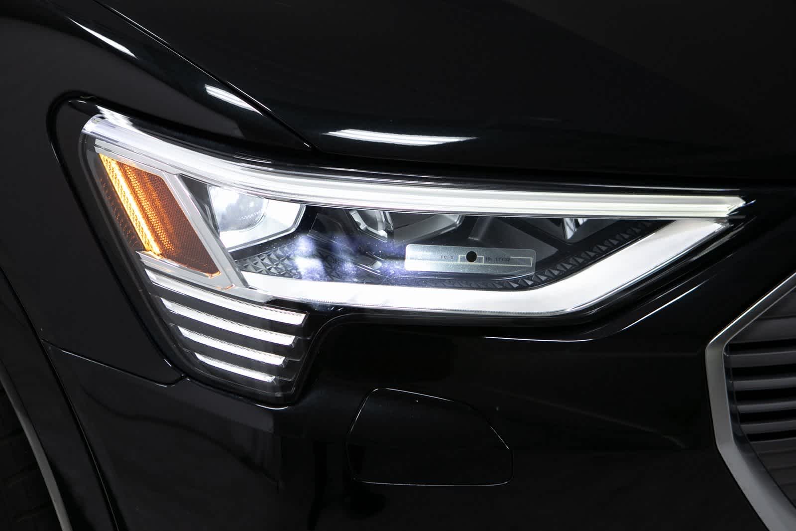 Thumbnail: 2022 Audi e-tron - 32