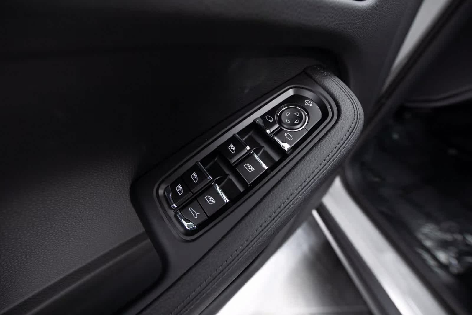 Thumbnail: 2025 Porsche Macan - 19