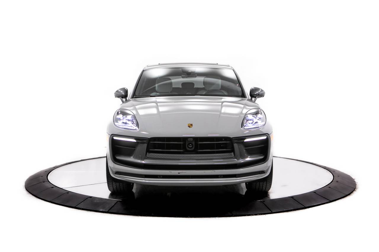 Thumbnail: 2026 Porsche Macan - 9