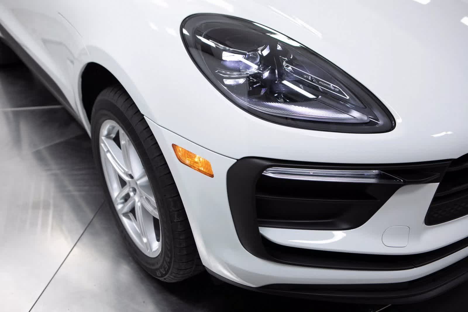 Thumbnail: 2025 Porsche Macan - 12