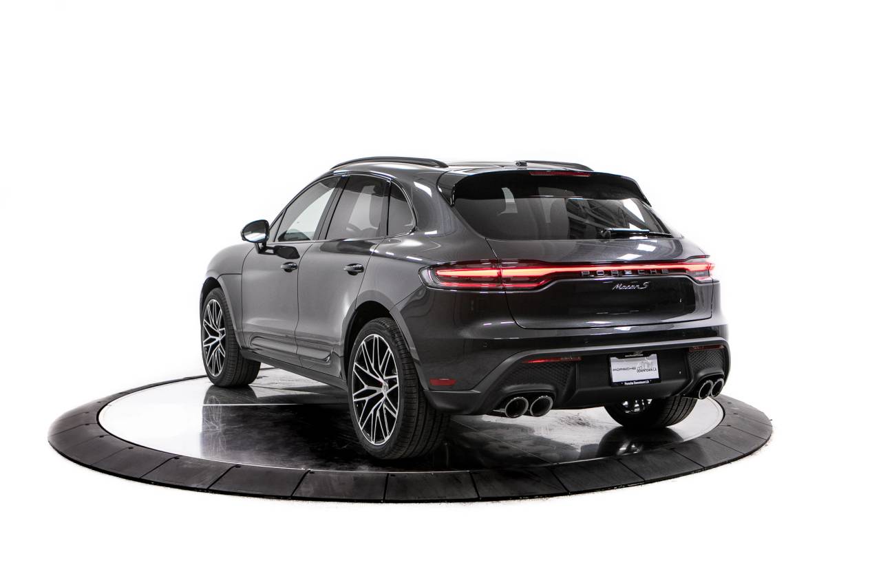 Thumbnail: 2026 Porsche Macan - 3