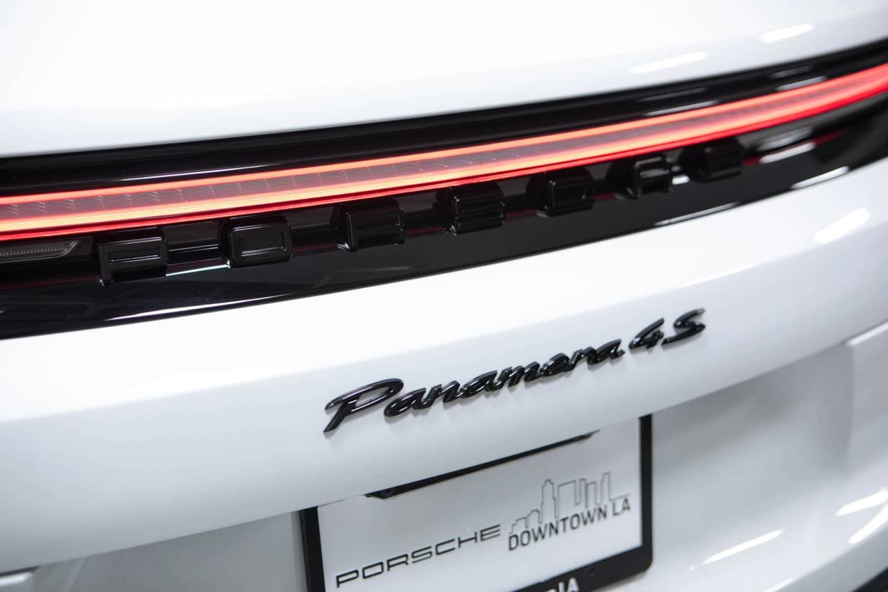 Thumbnail: 2026 Porsche Panamera - 15