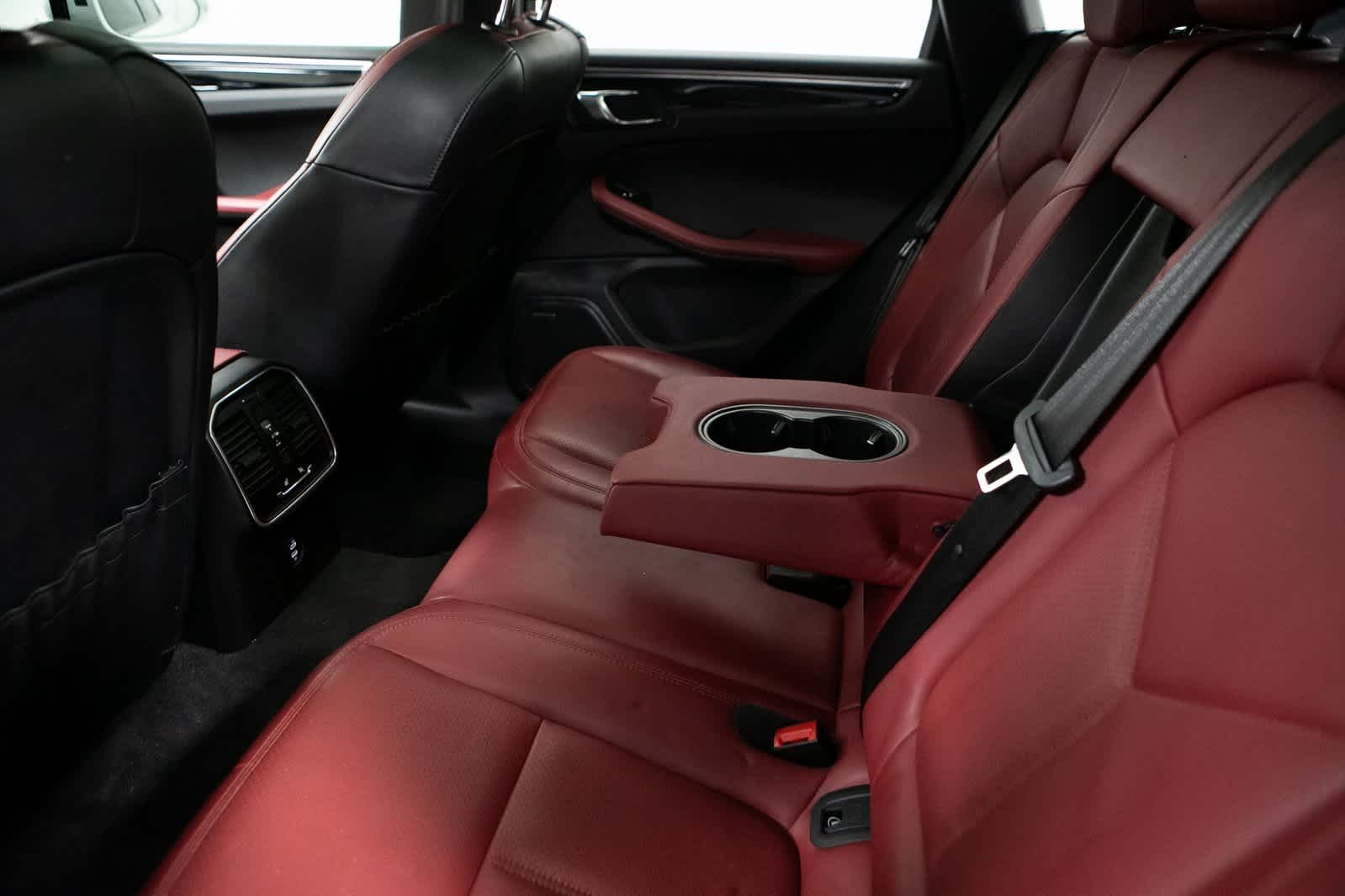 Thumbnail: 2024 Porsche Macan - 30