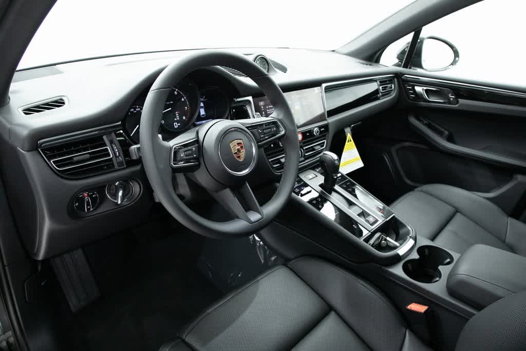 Thumbnail: 2025 Porsche Macan - 4