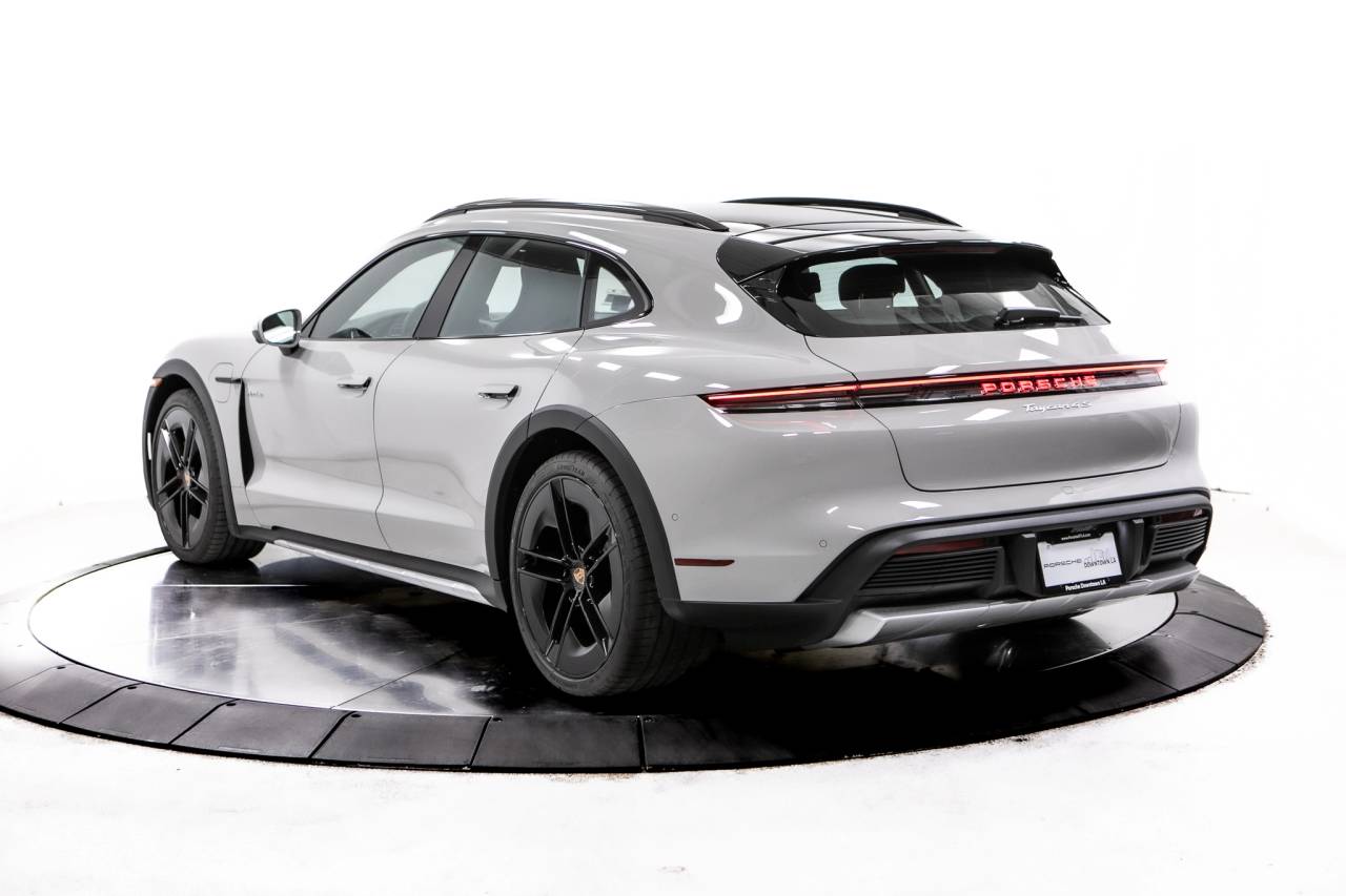 2025 Porsche Taycan Cross Turismo 4S photo 3