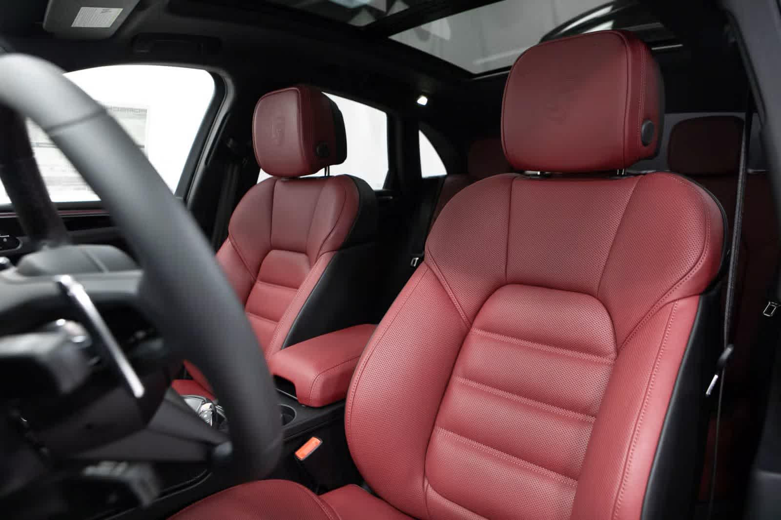 Thumbnail: 2026 Porsche Macan - 5