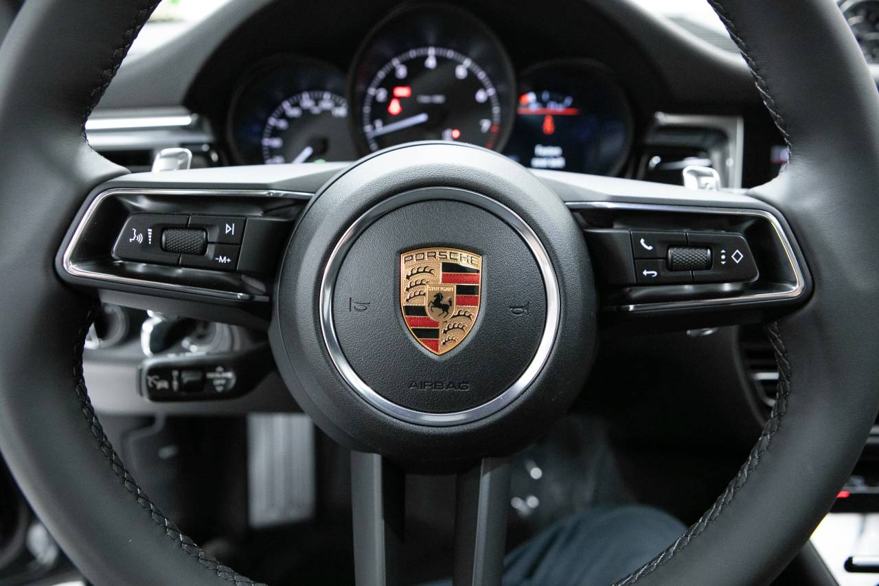 Thumbnail: 2026 Porsche Macan - 20