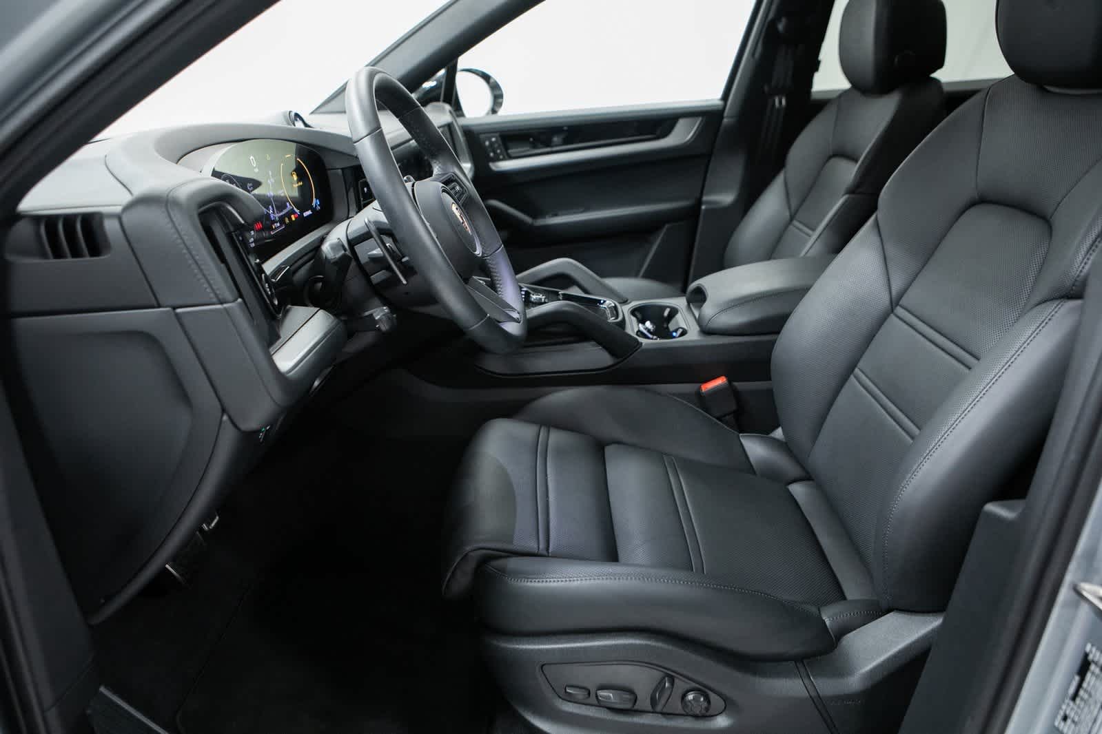 Thumbnail: 2025 Porsche Cayenne - 16