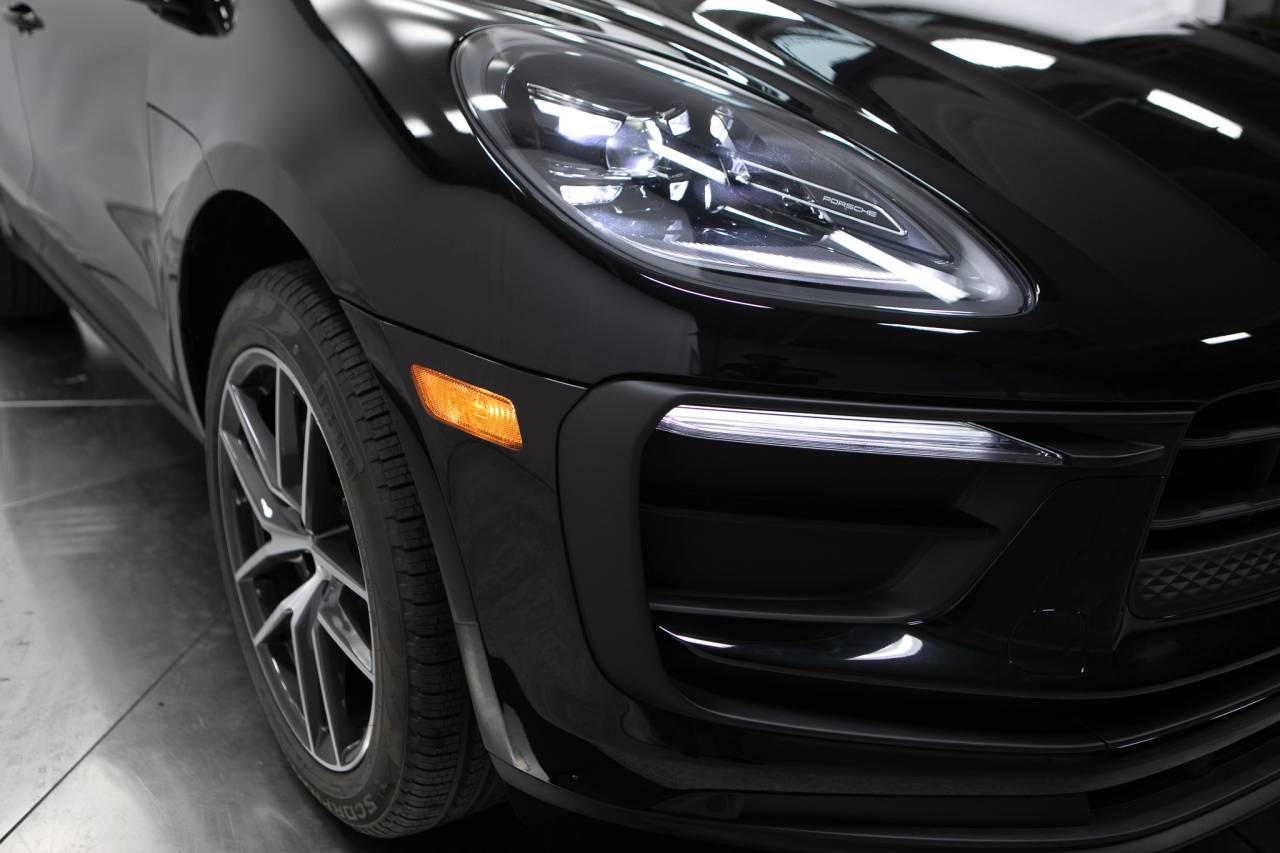 Thumbnail: 2026 Porsche Macan - 12