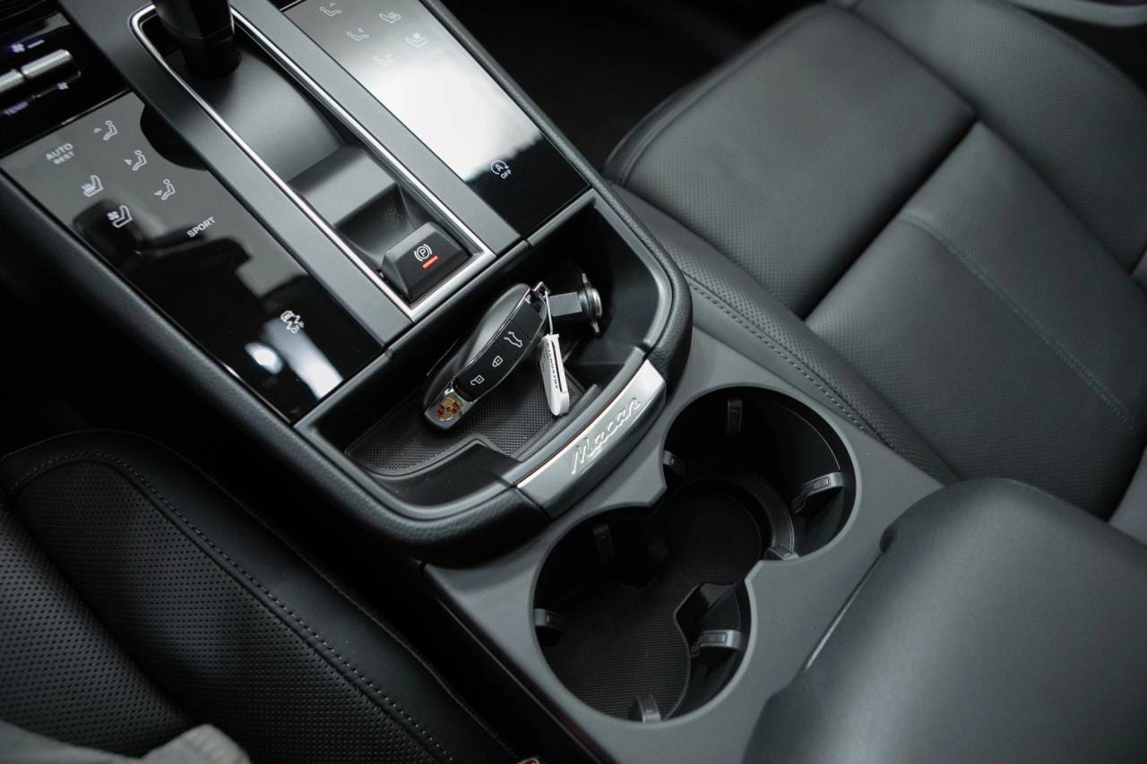 Thumbnail: 2026 Porsche Macan - 33