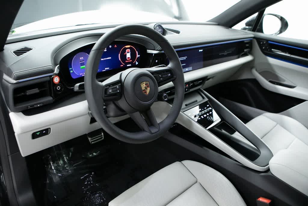Thumbnail: 2025 Porsche Macan - 4