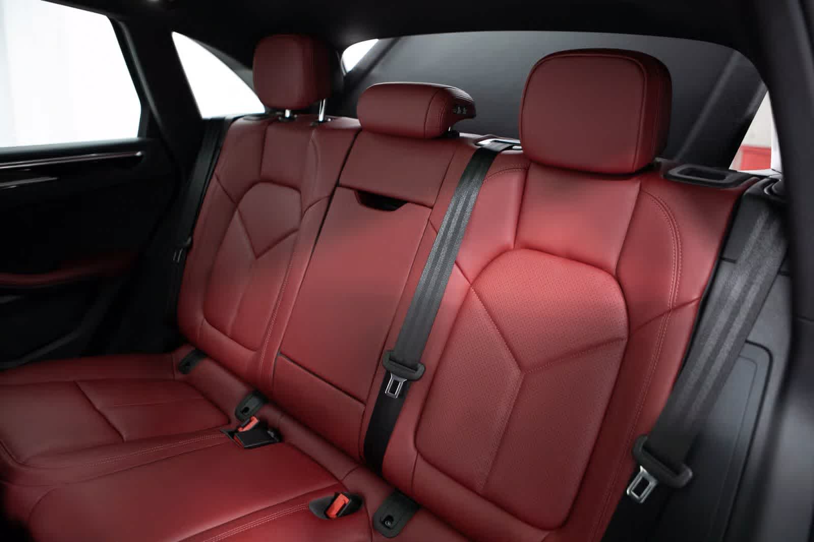 Thumbnail: 2025 Porsche Macan - 38