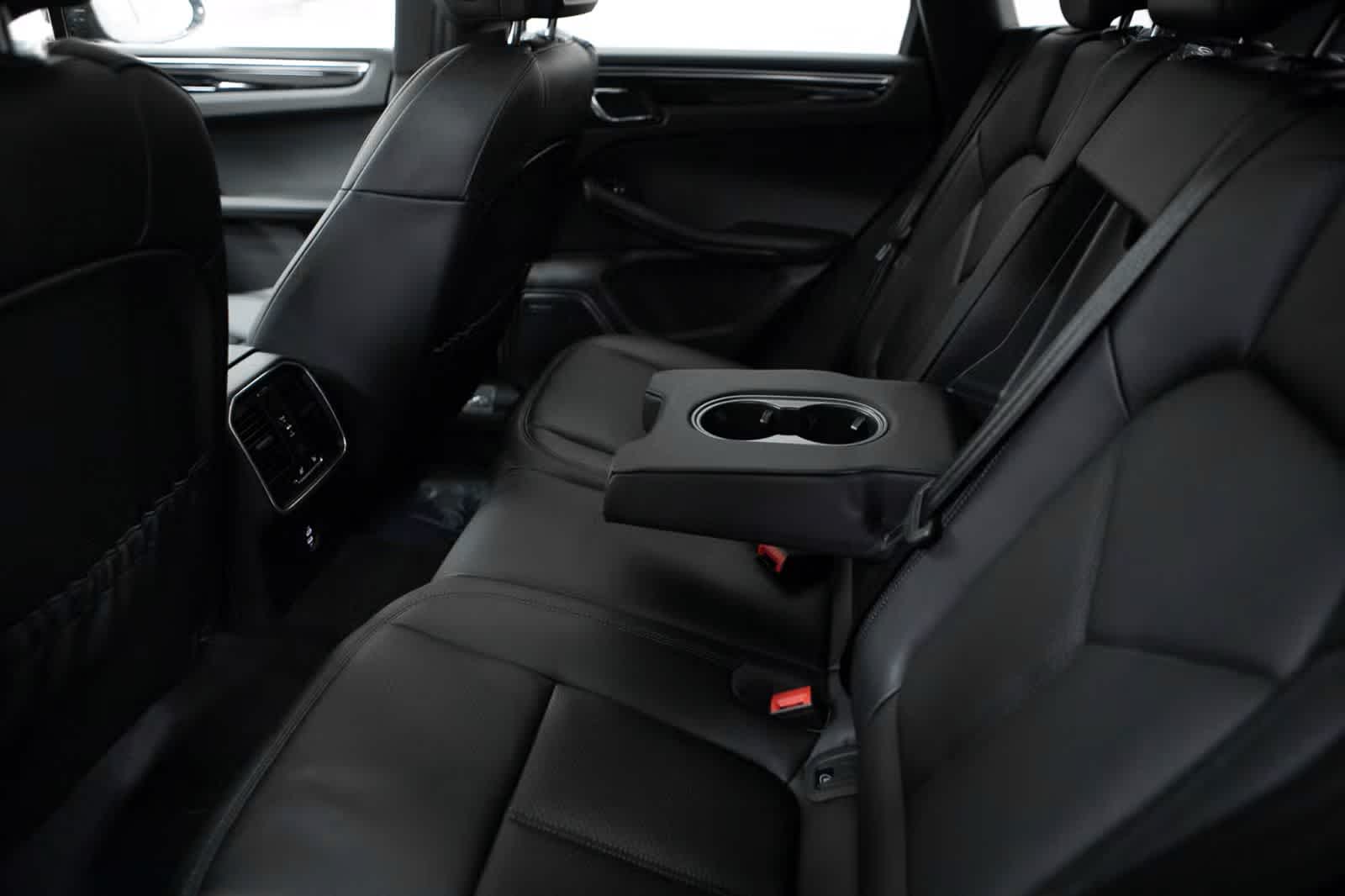 Thumbnail: 2026 Porsche Macan - 35