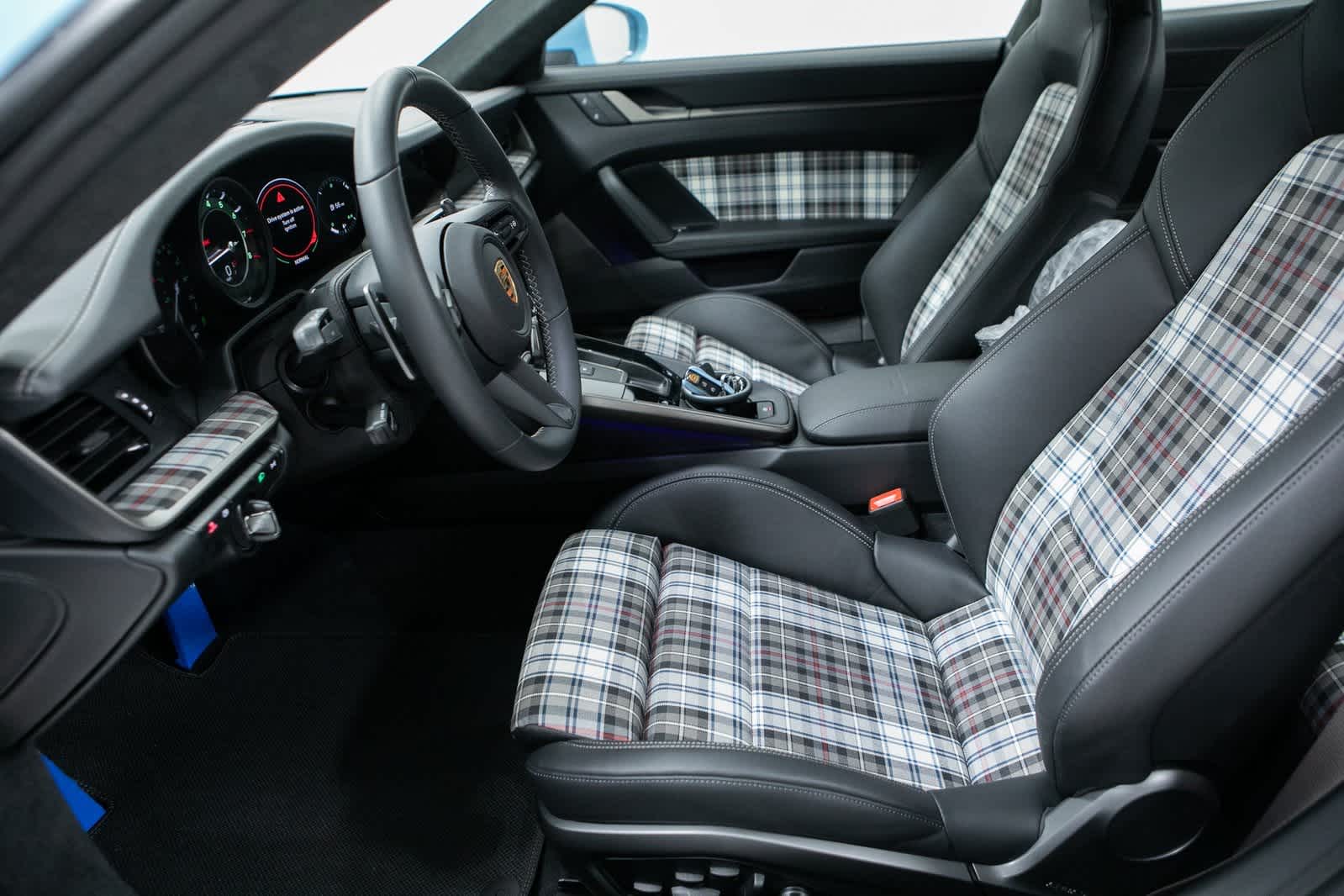 Thumbnail: 2025 Porsche 911 - 16