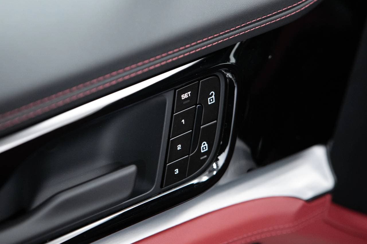 Thumbnail: 2026 Porsche Panamera - 26