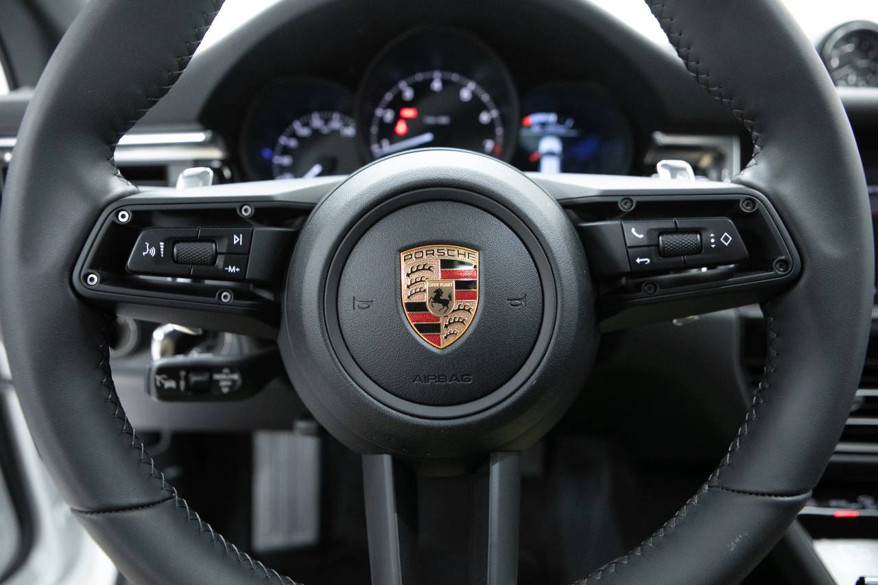 Thumbnail: 2026 Porsche Macan - 21