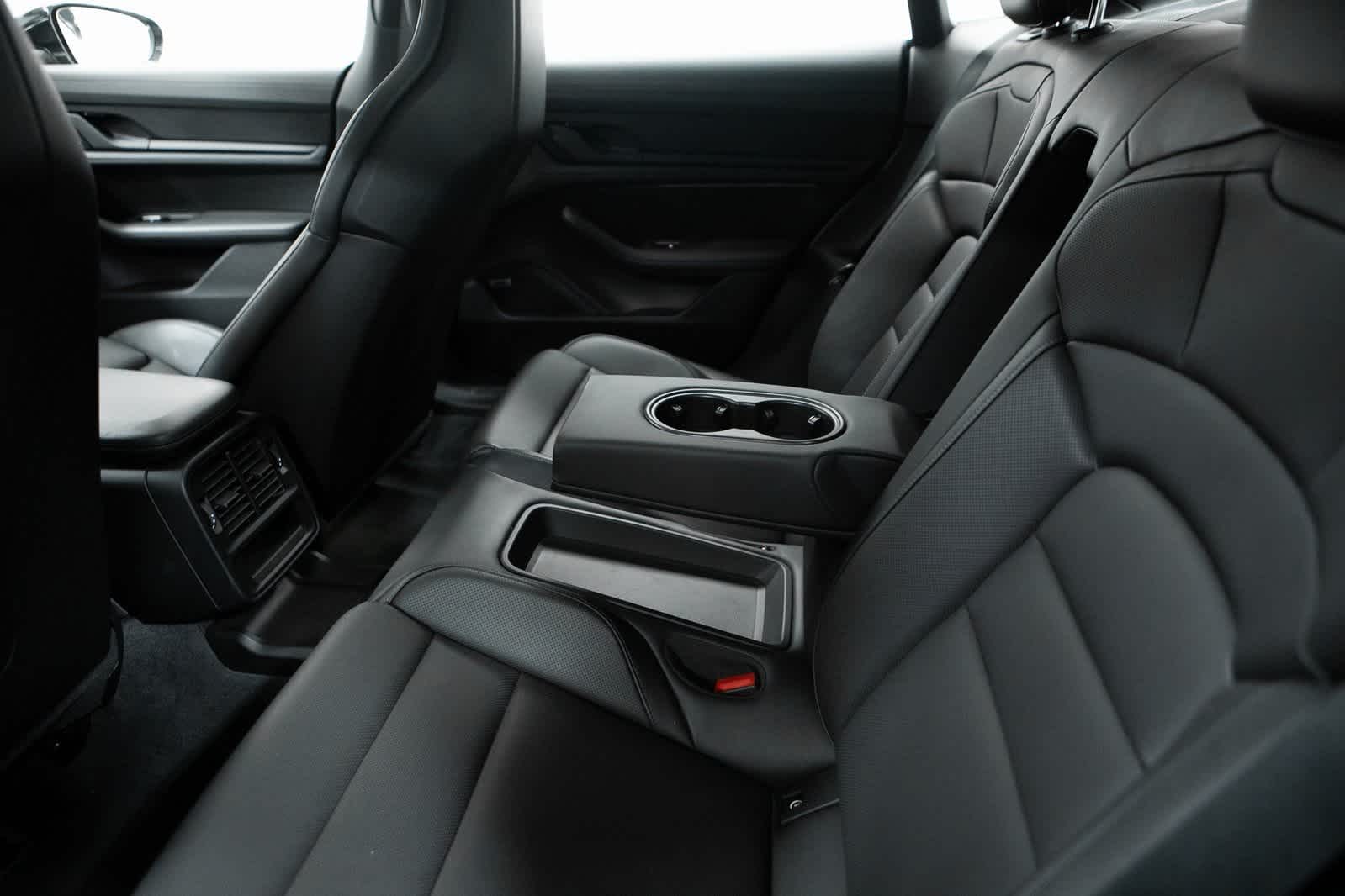 Thumbnail: 2022 Porsche Taycan - 30