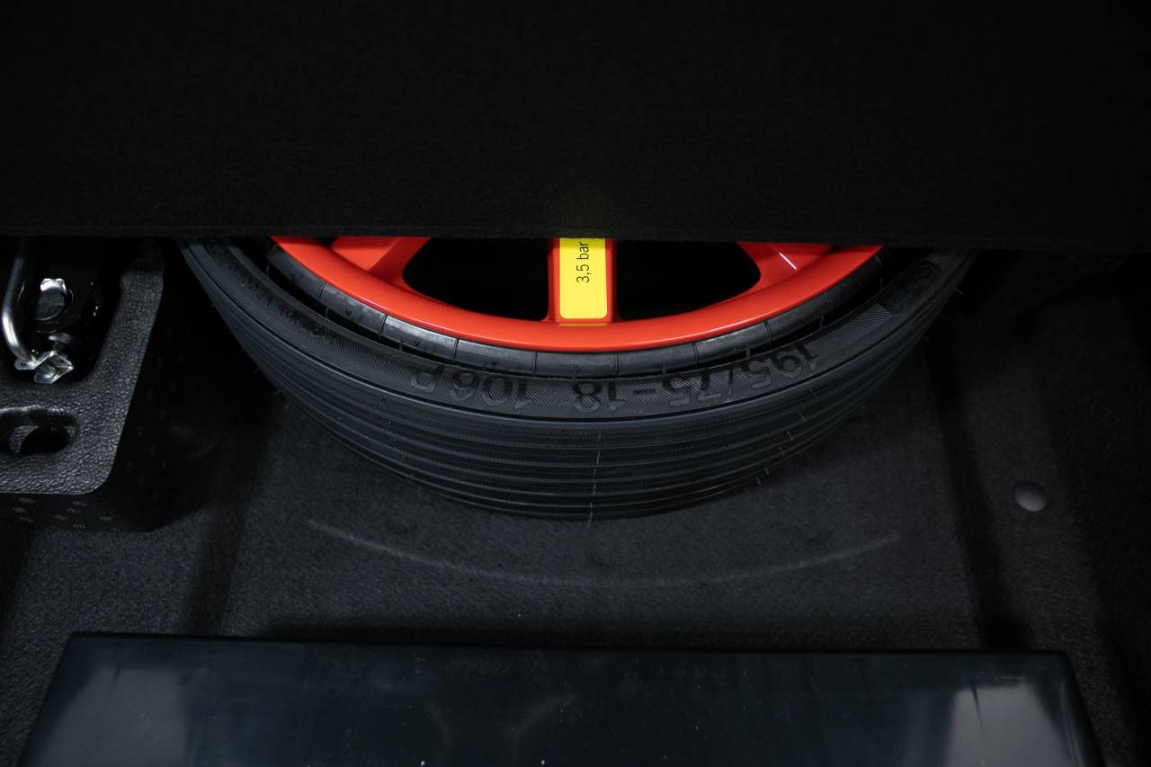 Thumbnail: 2026 Porsche Macan - 39