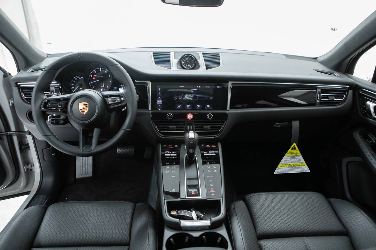 Thumbnail: 2026 Porsche Macan - 19