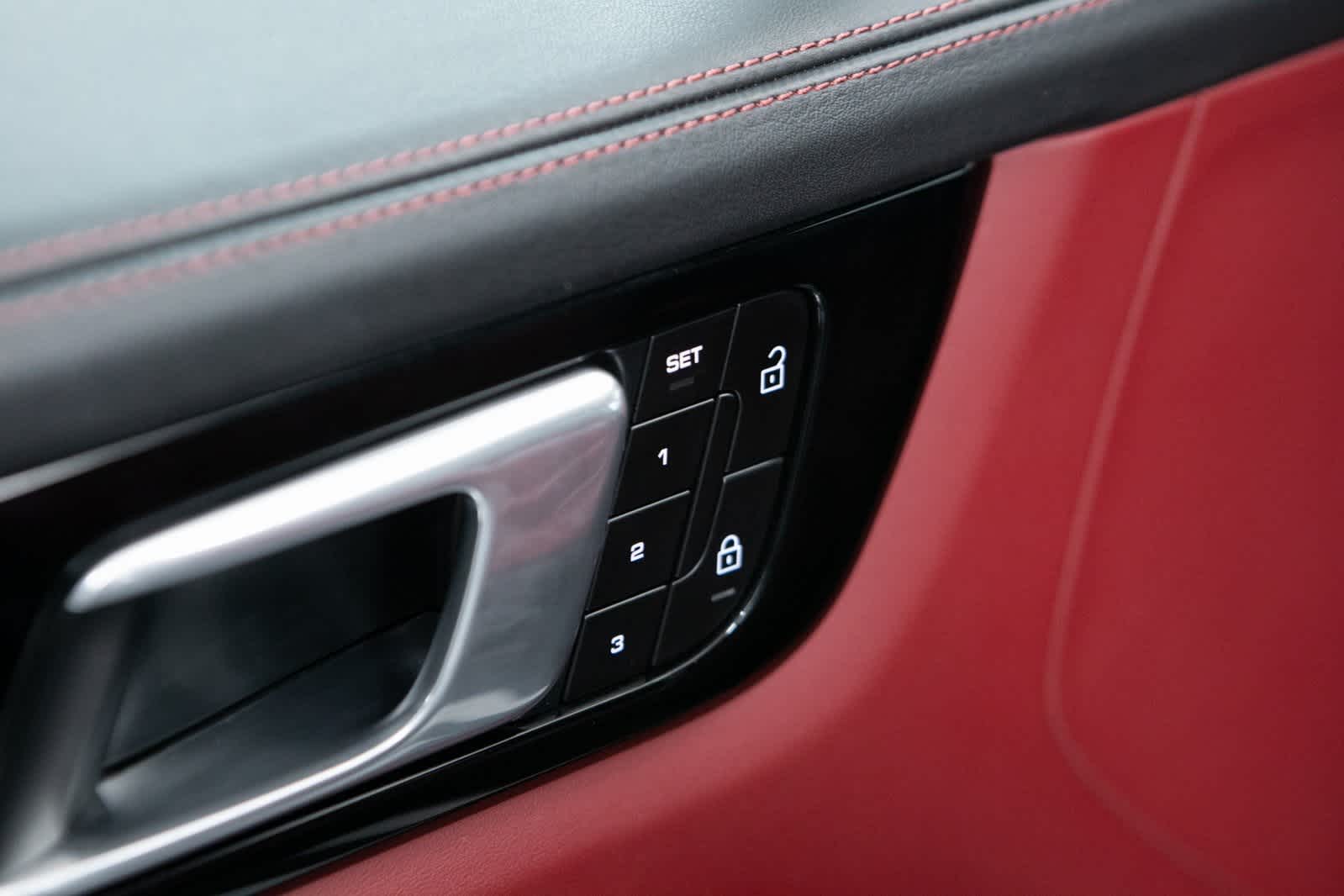 Thumbnail: 2022 Porsche Cayenne - 28