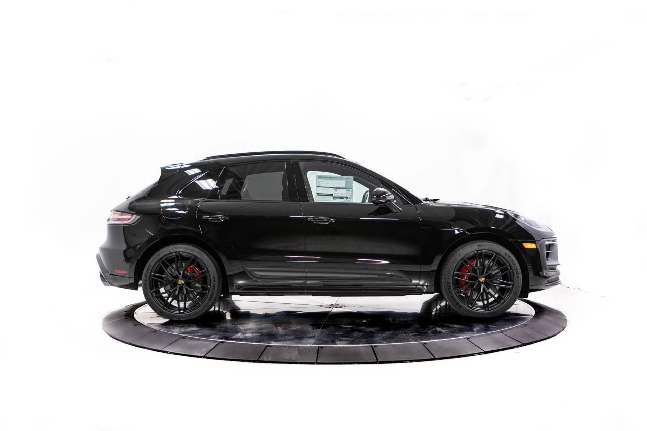 Thumbnail: 2026 Porsche Macan - 8