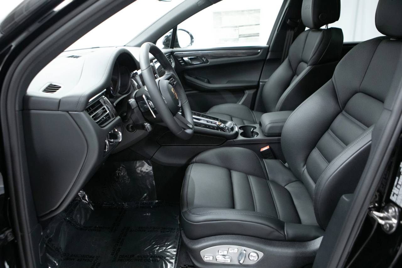 Thumbnail: 2026 Porsche Macan - 23