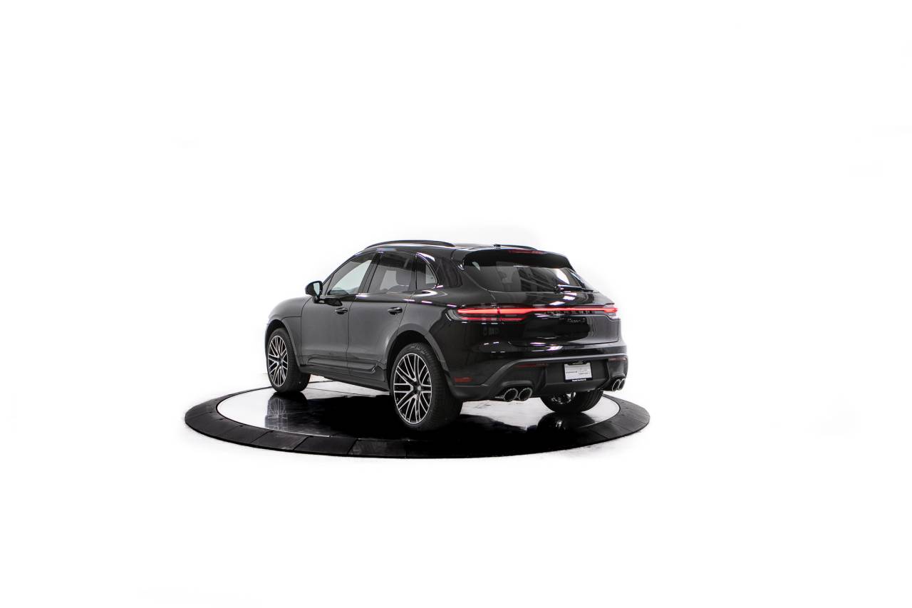 Thumbnail: 2026 Porsche Macan - 3