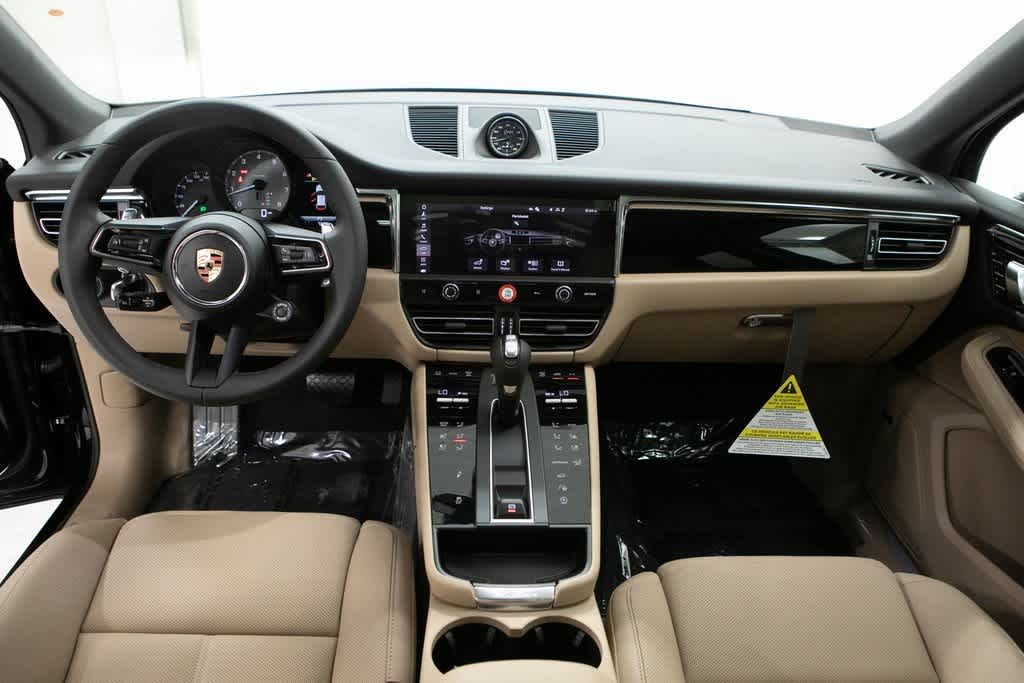 Thumbnail: 2025 Porsche Macan - 13