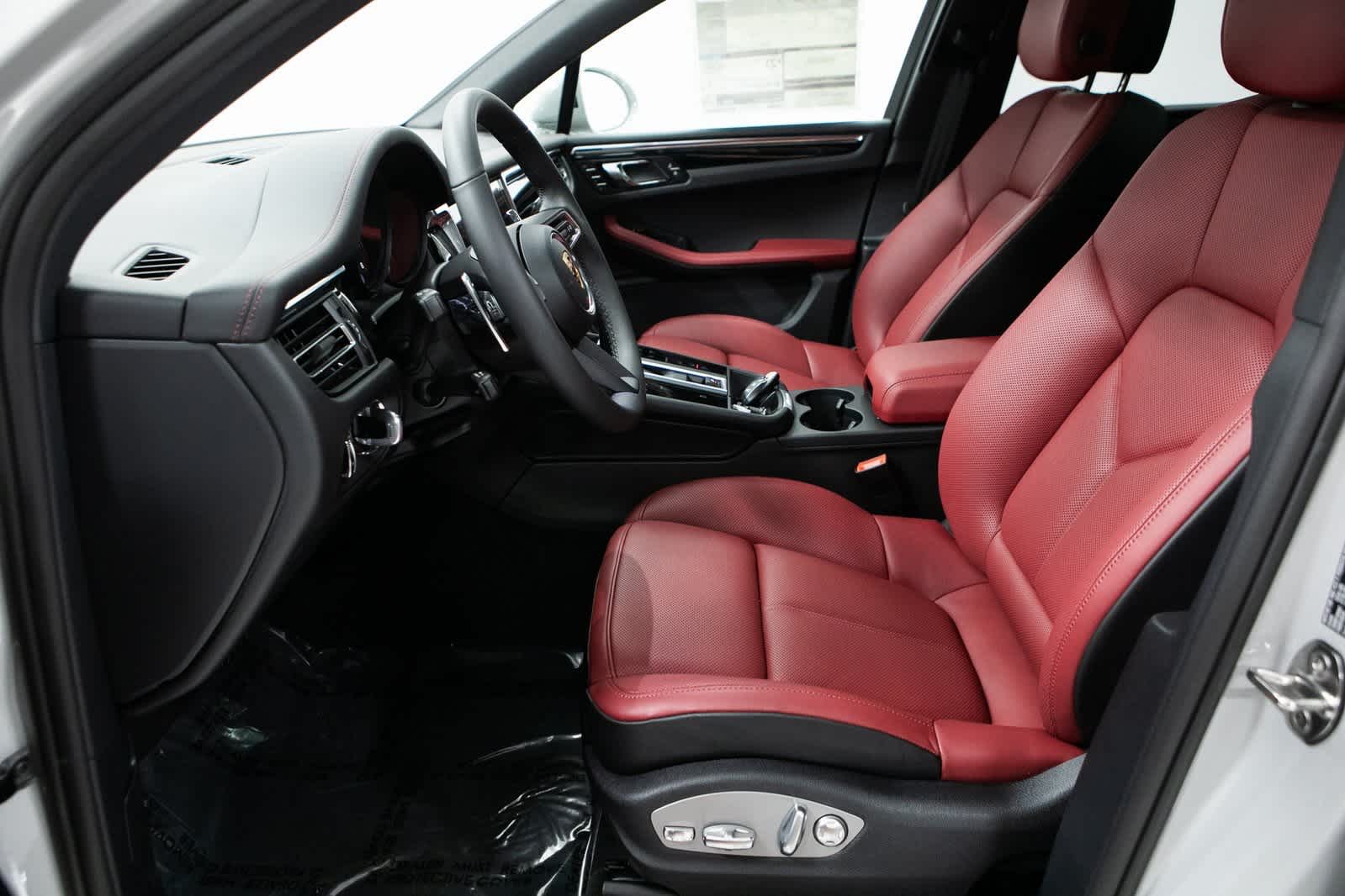 Thumbnail: 2025 Porsche Macan - 16