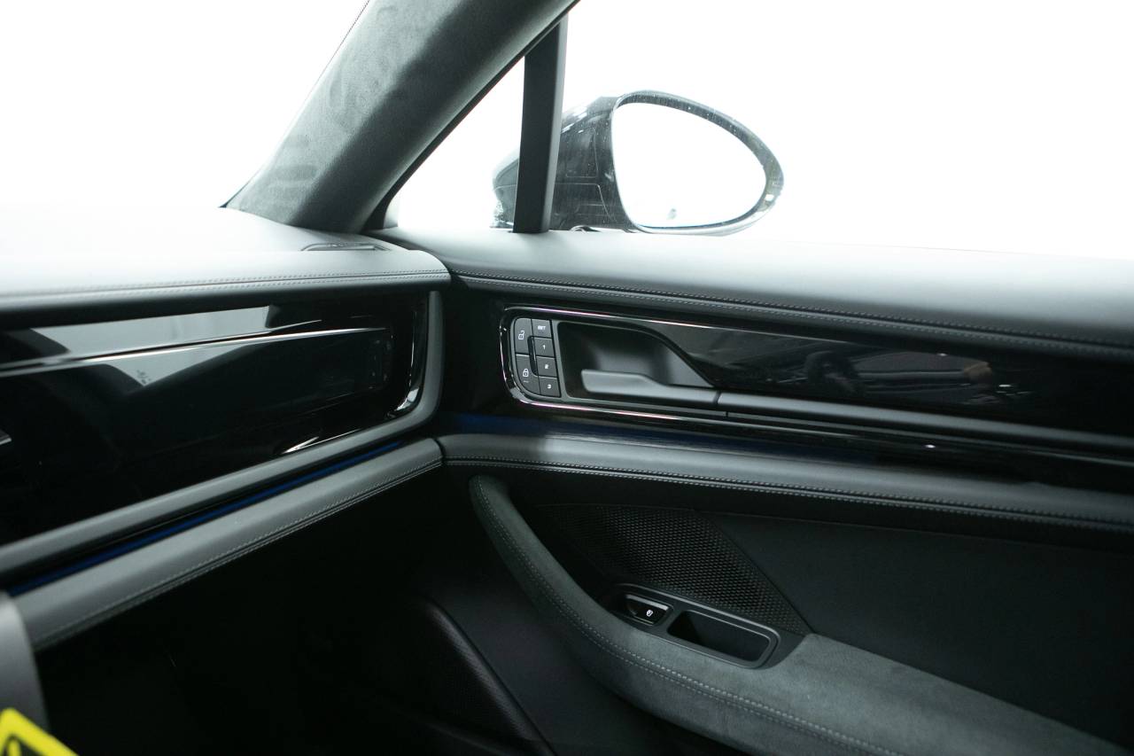 Thumbnail: 2026 Porsche Panamera - 30