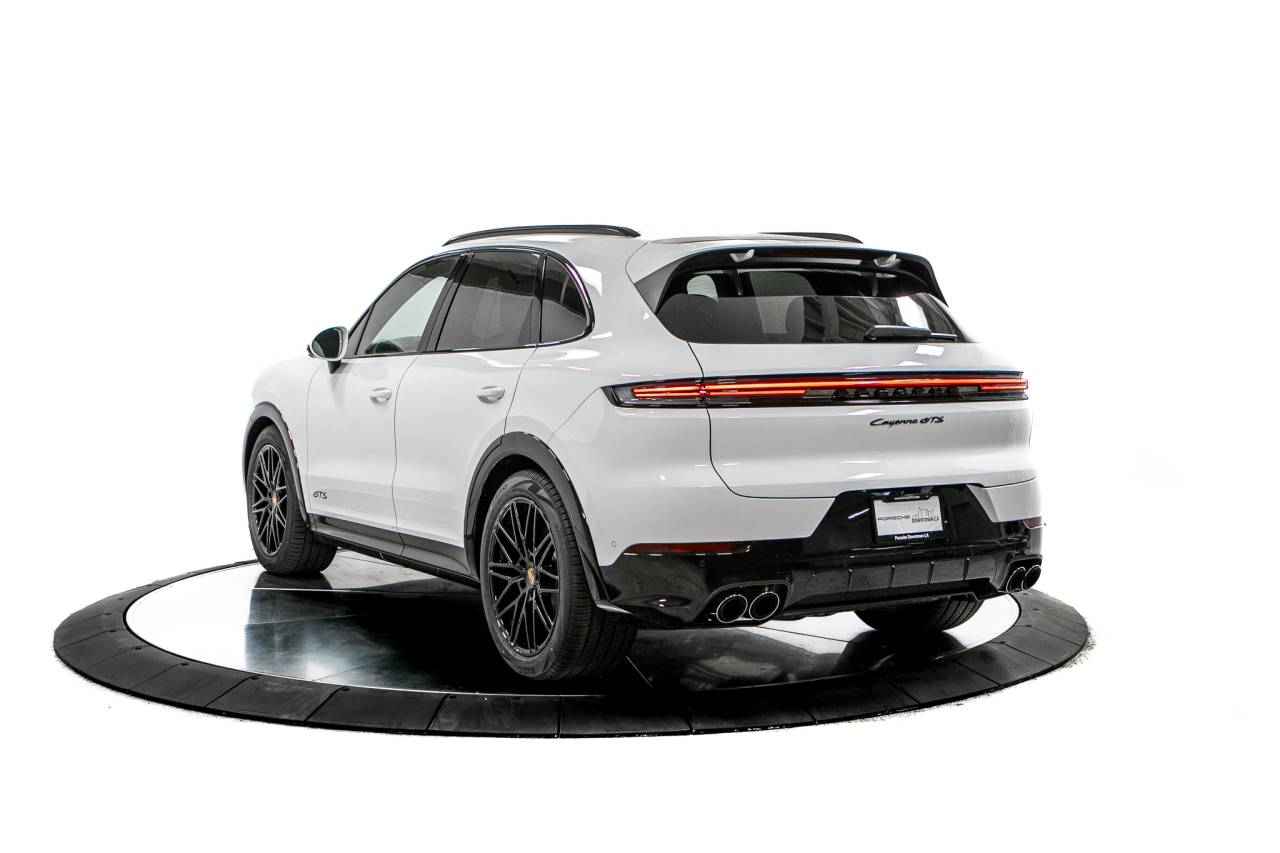 Thumbnail: 2026 Porsche Cayenne - 3