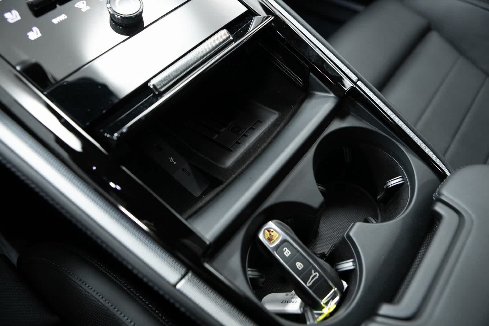 Thumbnail: 2025 Porsche Panamera - 23