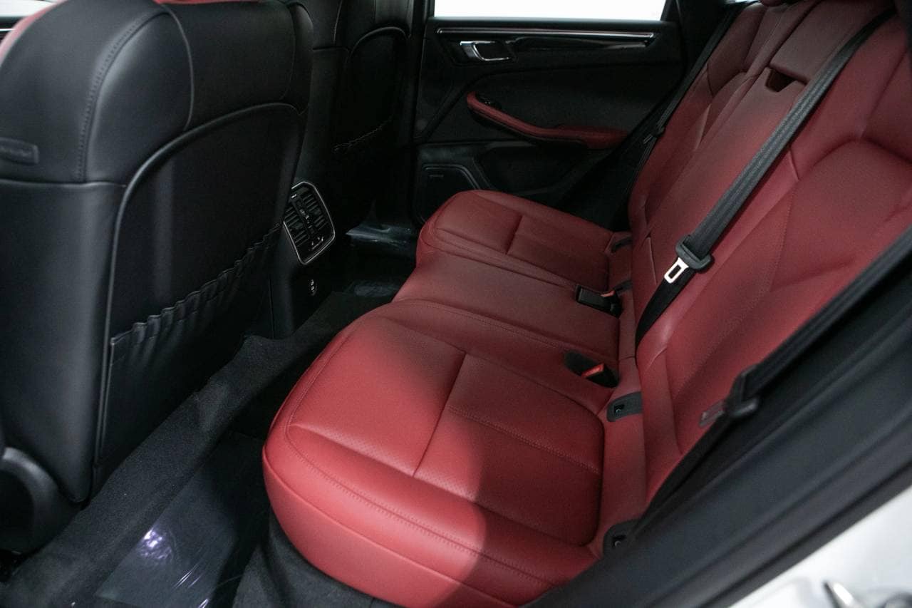 Thumbnail: 2026 Porsche Macan - 36