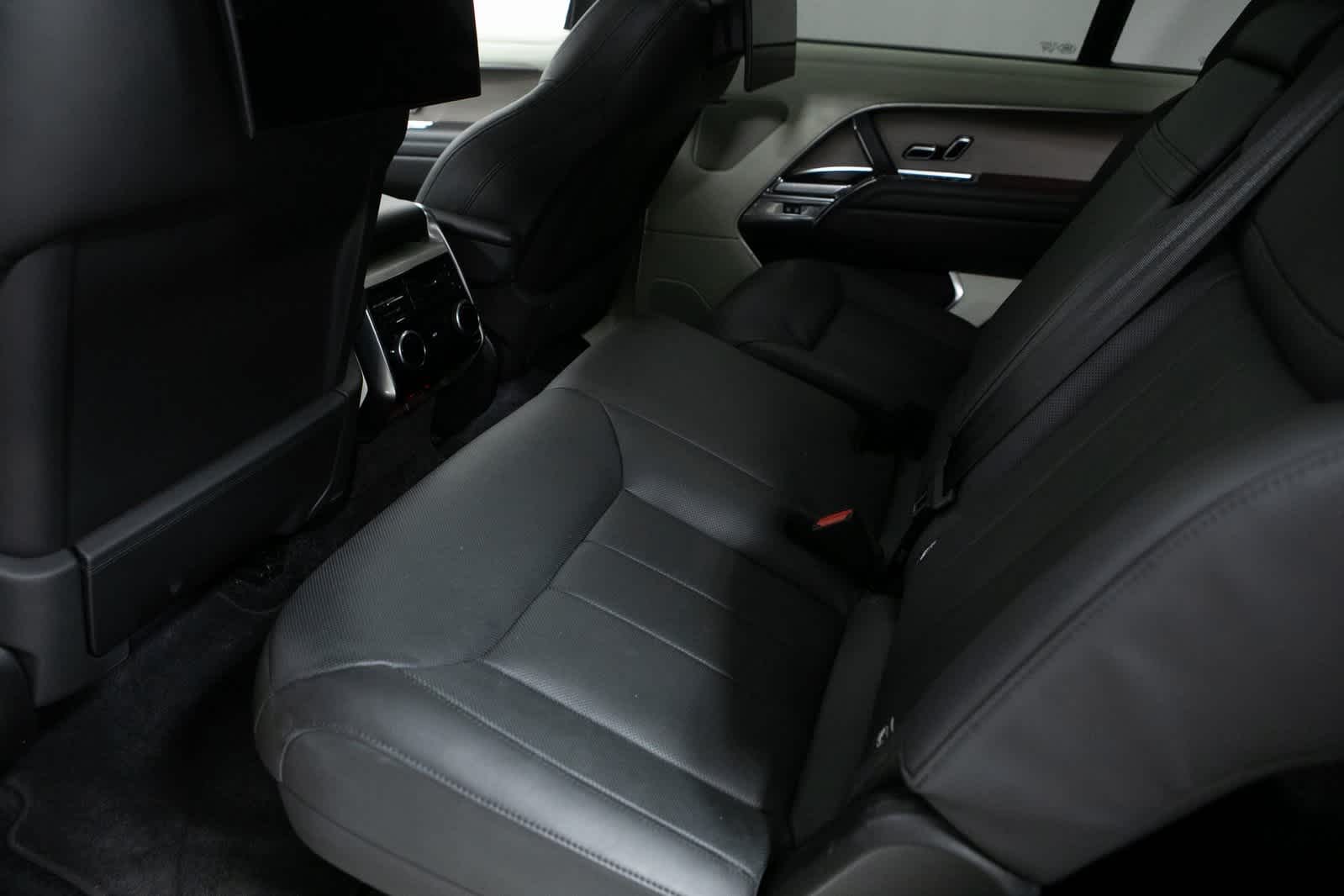 Thumbnail: 2023 Land Rover Range Rover - 23