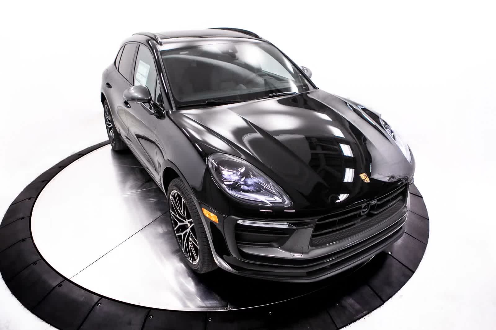 Thumbnail: 2026 Porsche Macan - 22