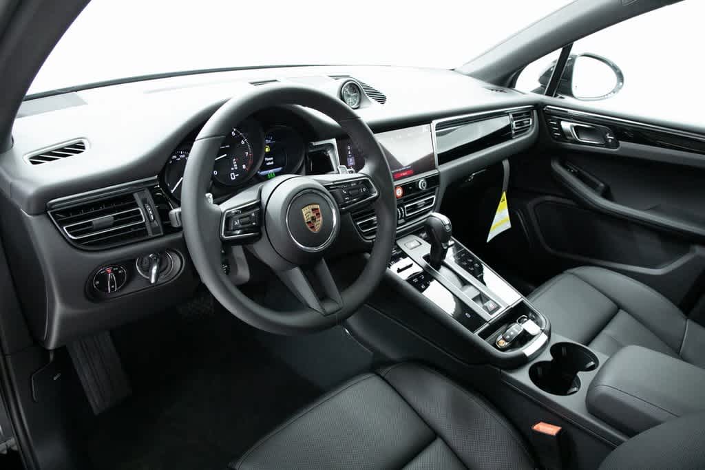 Thumbnail: 2025 Porsche Macan - 4