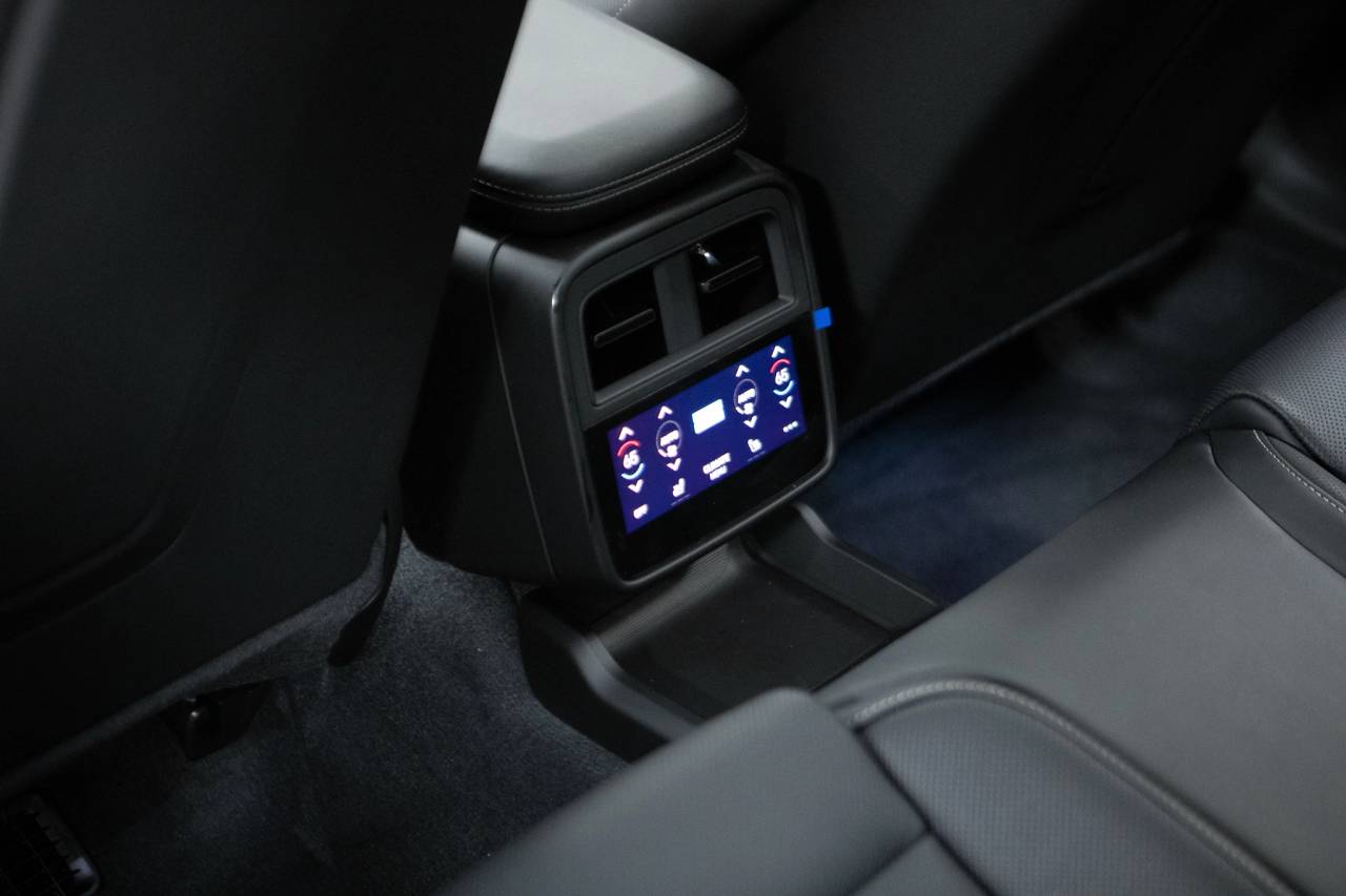 Thumbnail: 2026 Porsche Taycan - 35