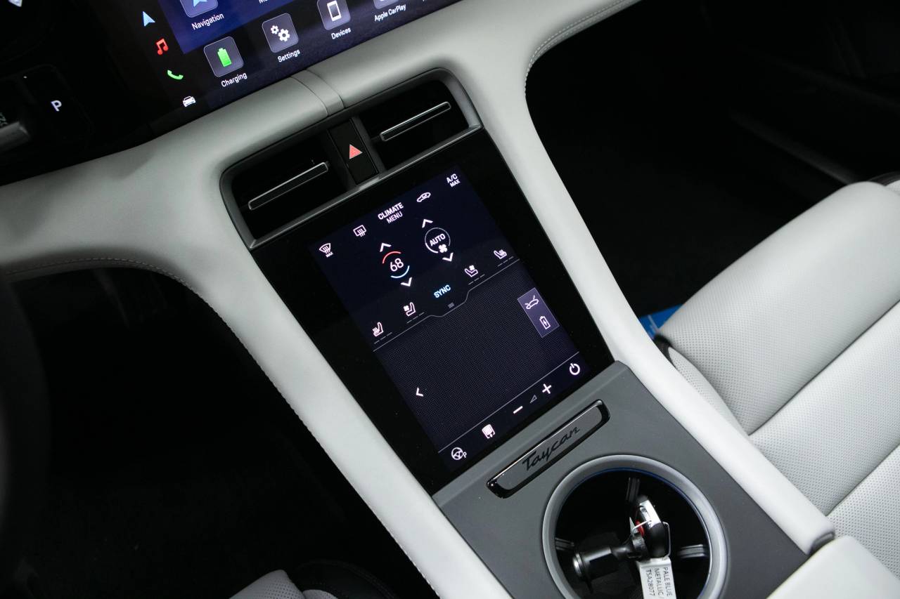 Thumbnail: 2026 Porsche Taycan - 27