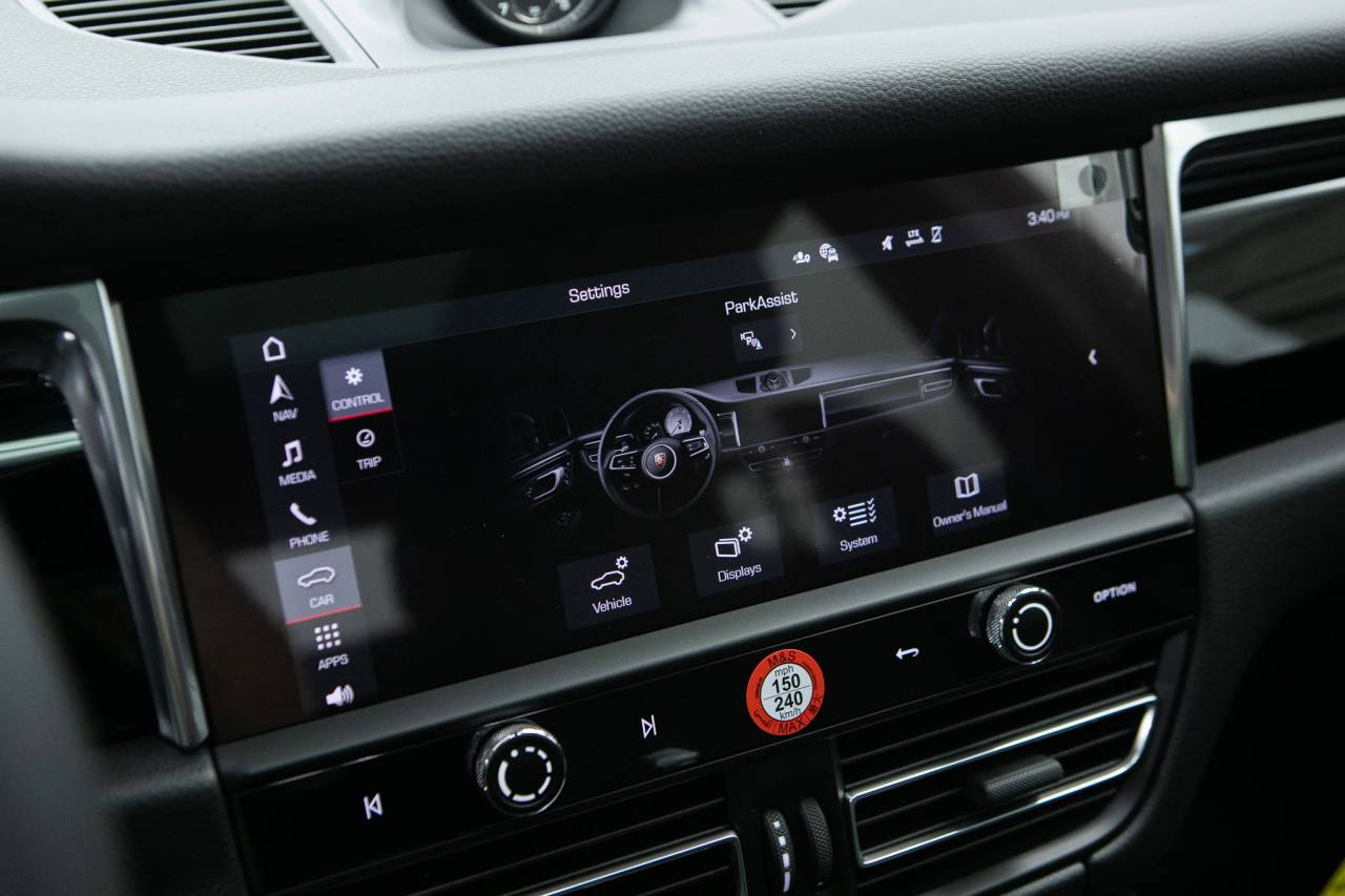 Thumbnail: 2026 Porsche Macan - 22