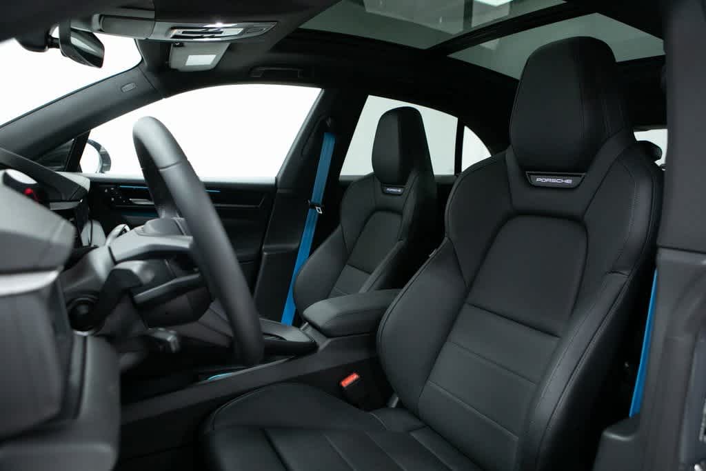 Thumbnail: 2025 Porsche Macan - 5