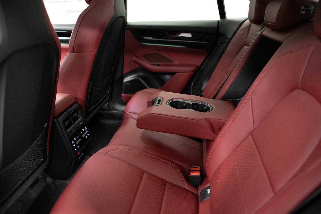 Thumbnail: 2026 Porsche Macan - 35