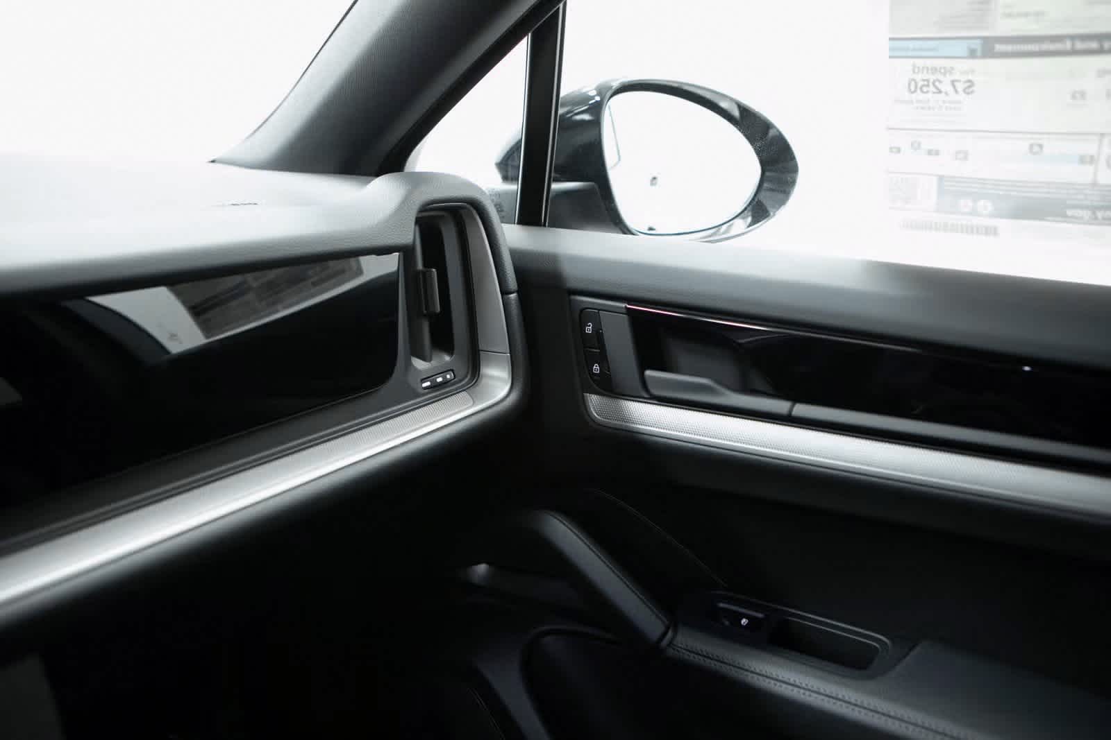 Thumbnail: 2025 Porsche Cayenne - 26