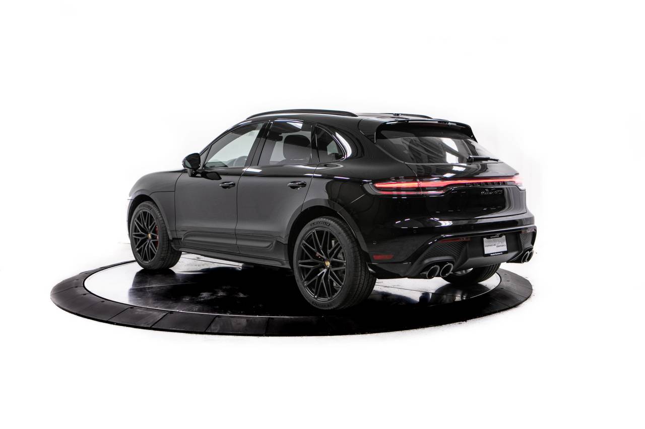 Thumbnail: 2026 Porsche Macan - 3