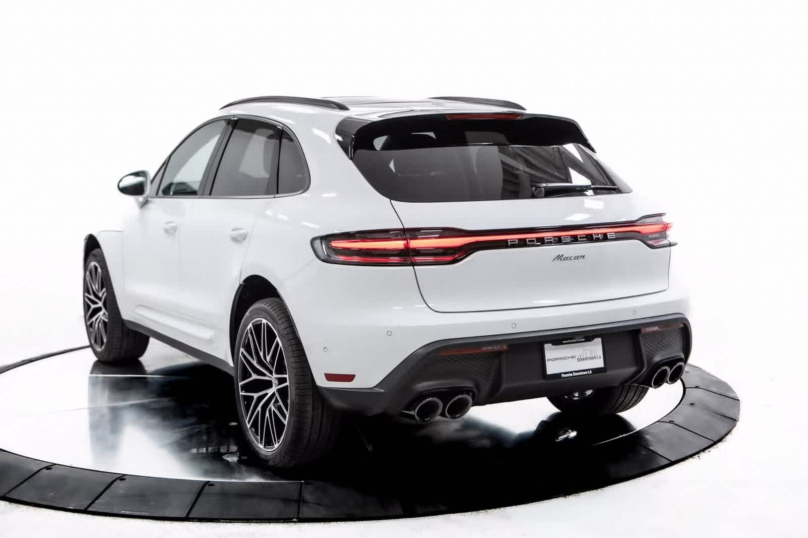 Thumbnail: 2025 Porsche Macan - 3