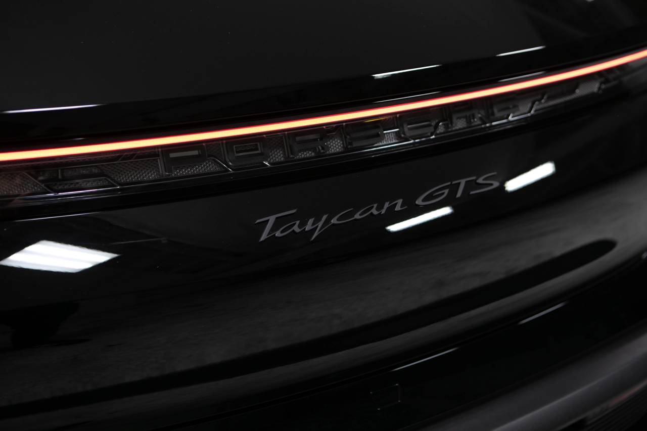 Thumbnail: 2026 Porsche Taycan - 16
