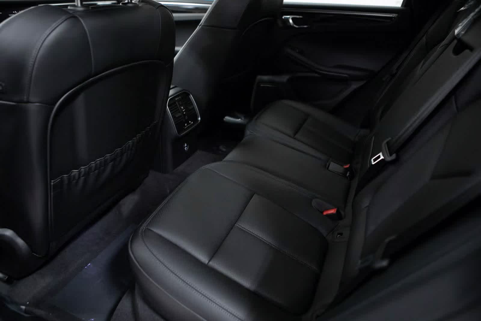 Thumbnail: 2025 Porsche Macan - 27